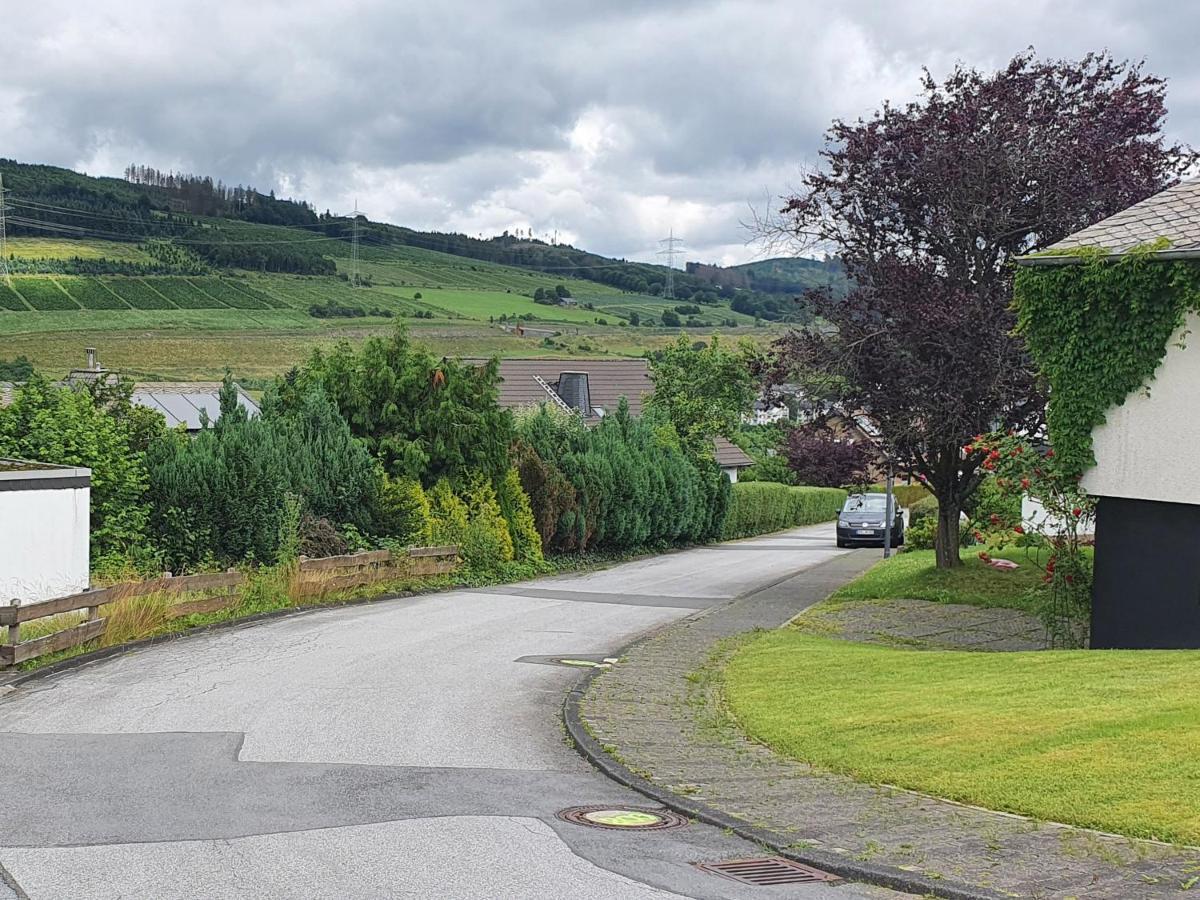 Ferienwohnungen Am Finkenweg Bestwig Exterior foto